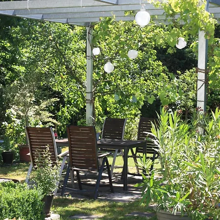 Apartment Brodthage, App. 4 *